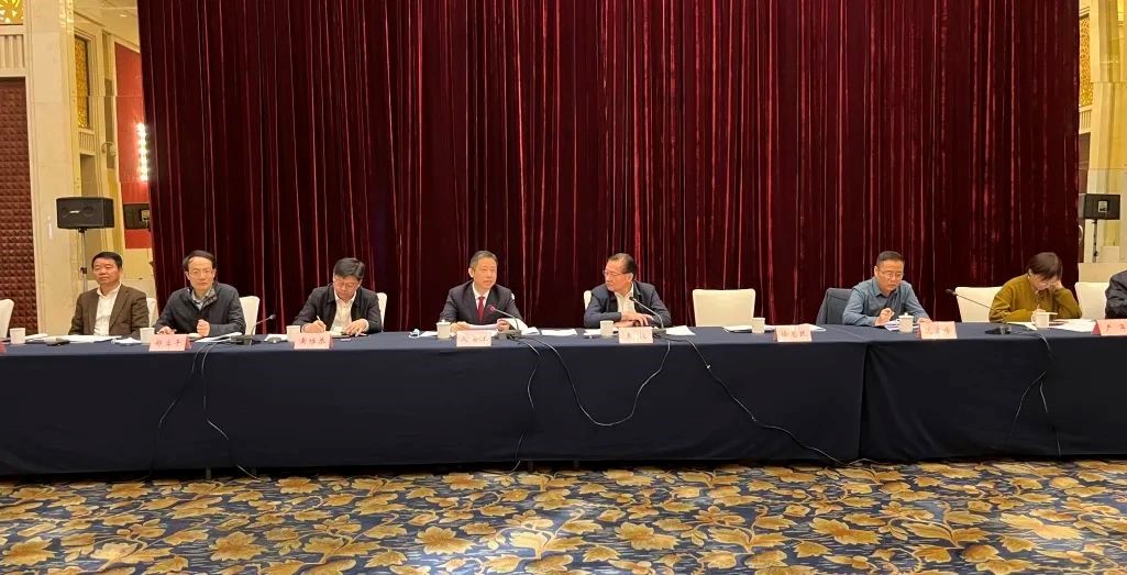 周海江出席江蘇促進(jìn)共同富裕的思路和對策座談會(huì )